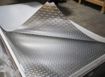 3003 1mm Diamond Embossed Aluminum Sheet , Diamond Tread Aluminum Plate